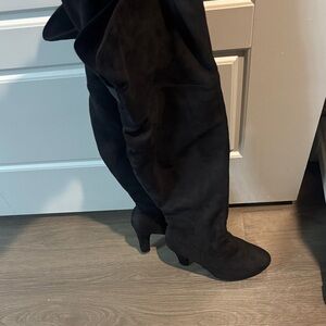 Elegant Black Women's Knee-High Boots